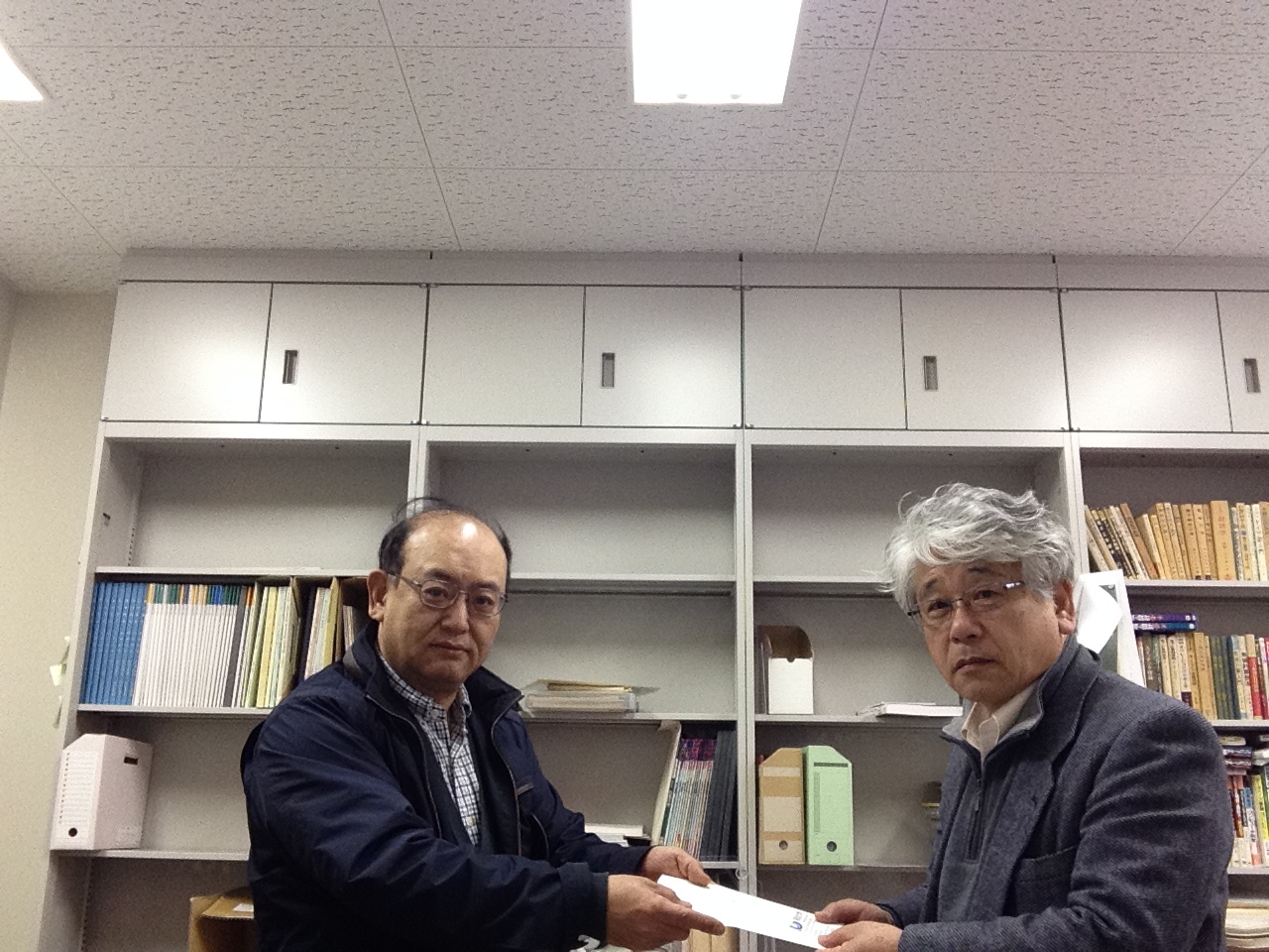 Sending Present to Pro.Muraoka